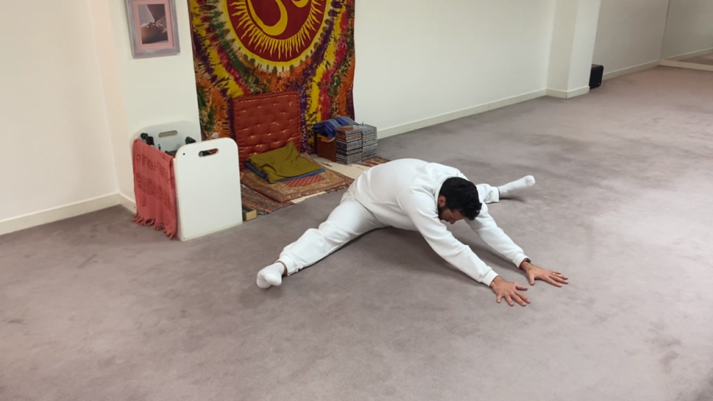 Hatha yoga de activación: serie de estiramientos, asanas y relajación. 20'
