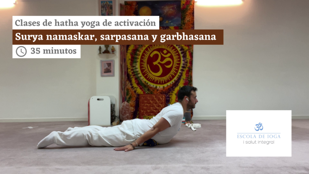 Hatha yoga de activación: surya namaskar, sarpasana y garbhasana