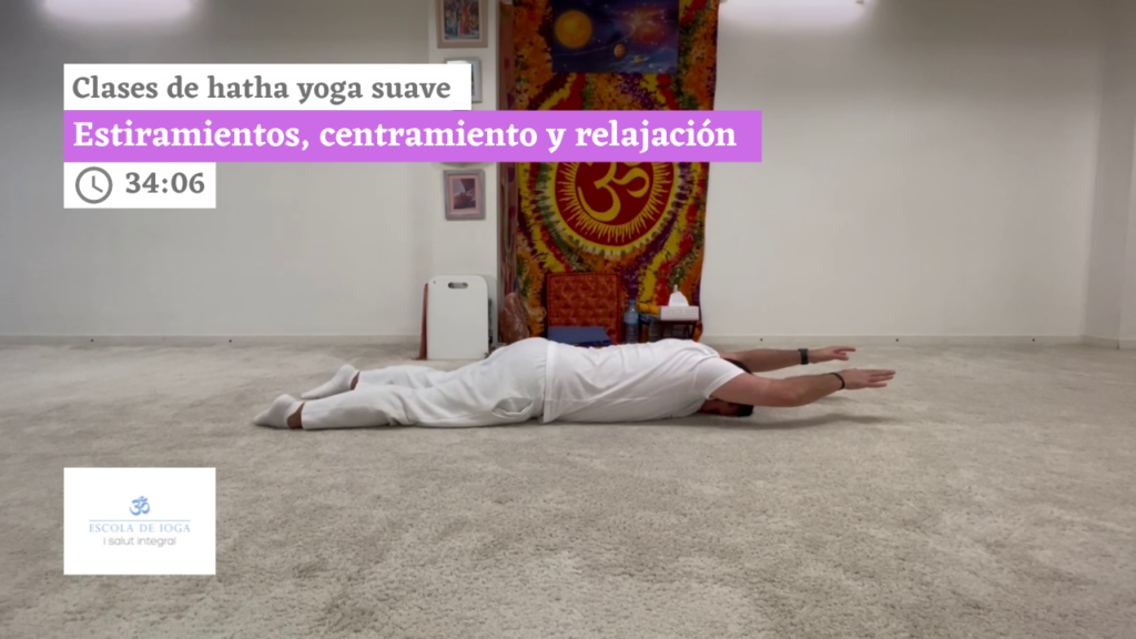 Hatha yoga suave: estiramientos, centramiento y relajación