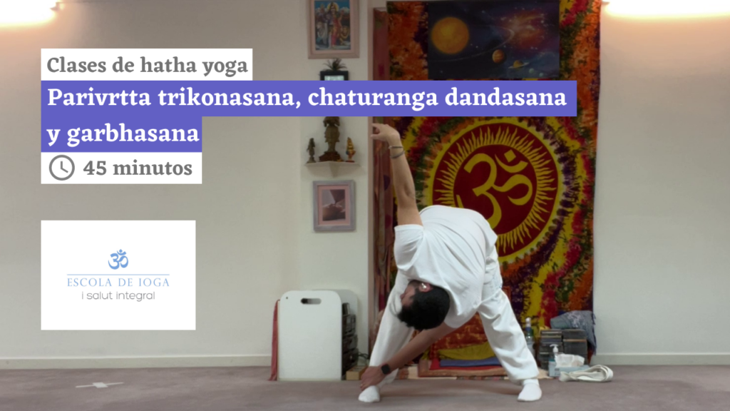 Hatha yoga: parivrtta trikonasana, chaturanga dandasana y garbhasana