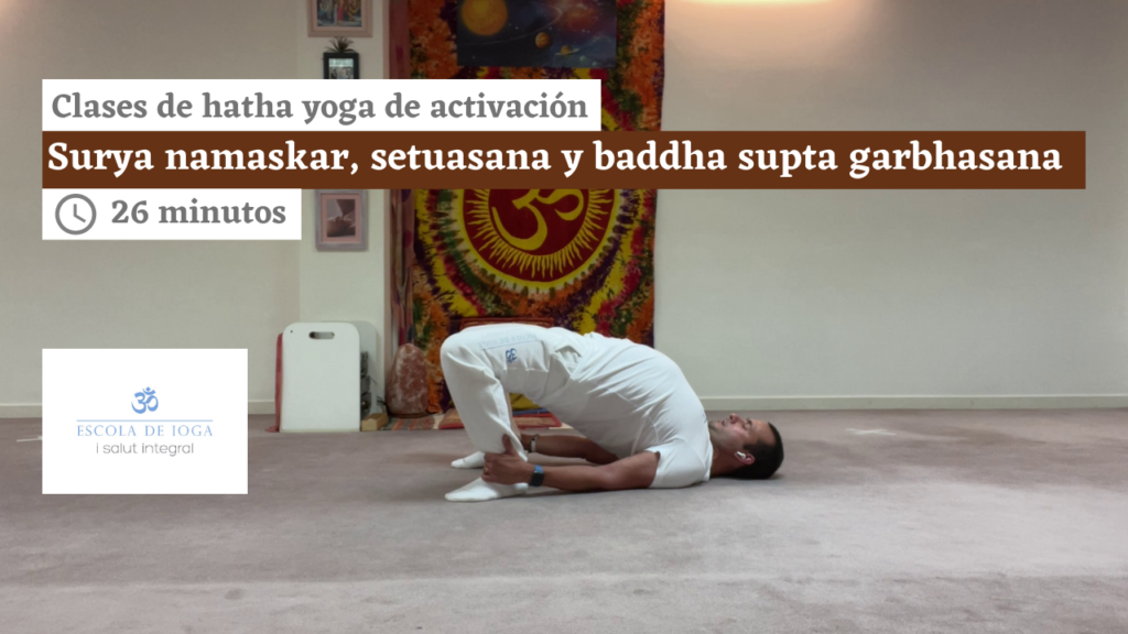 Hatha yoga de activación: surya namaskar, setuasana y baddha supta garbhasana